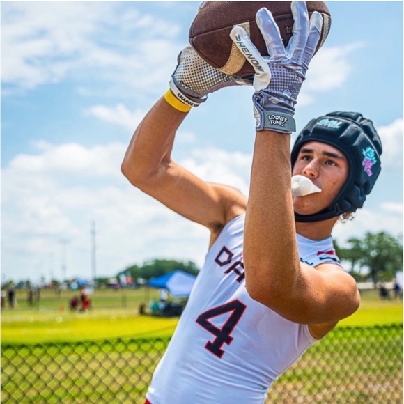 PHENOM • Looney Tunes Football Gloves BUGS BUNNY! VPS4 By Phenom Elite - Picture 4 of 6